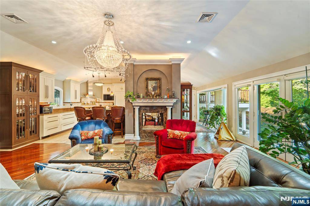 Hillsdale, NJ 07642,198 Pascack RD