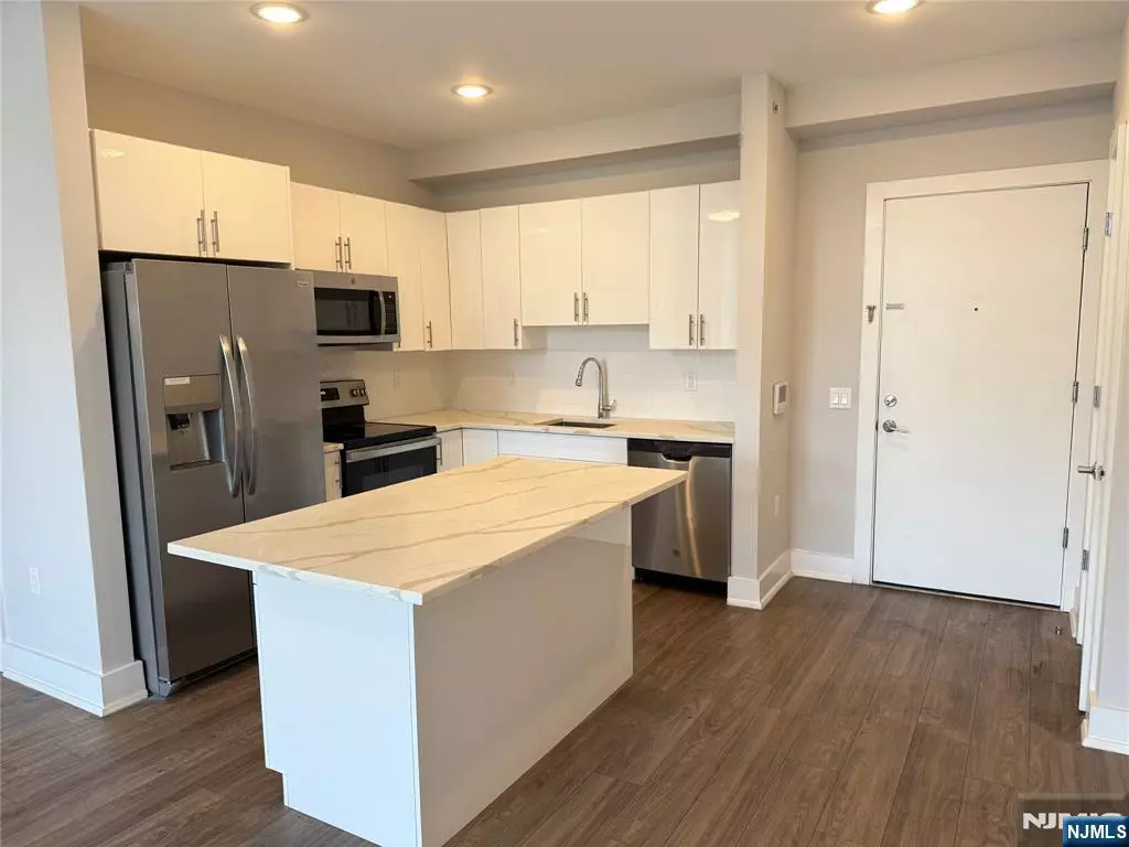 Fort Lee, NJ 07024,1685 Bergen BLVD #705