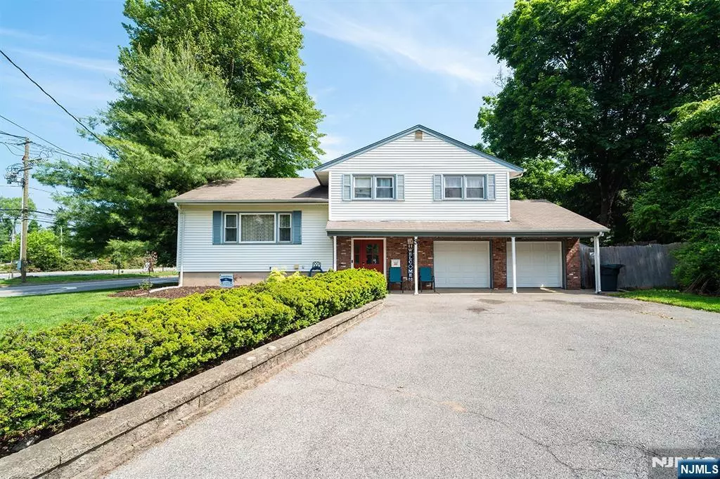 Closter, NJ 07624,3 High ST