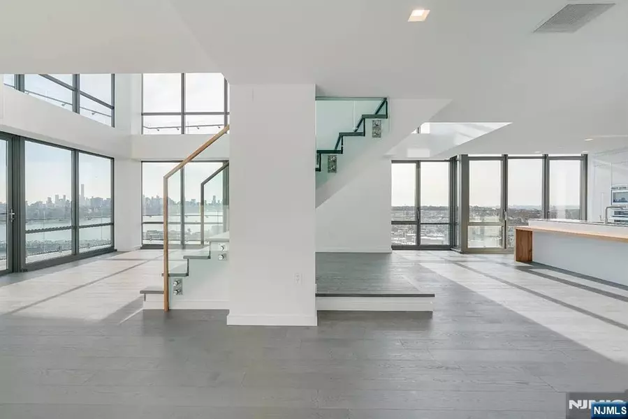 320 Adolphus AVE #1415, Cliffside Park, NJ 07010