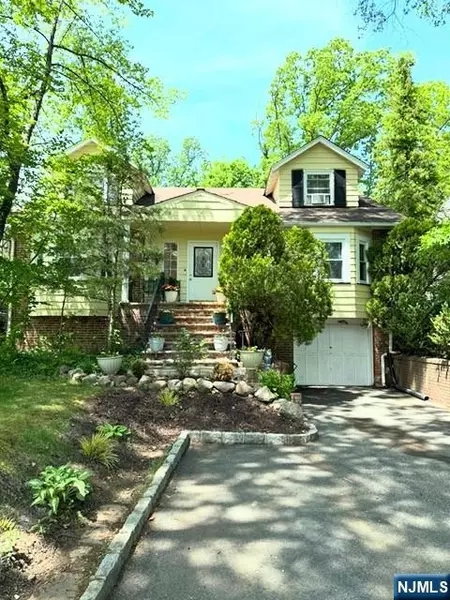 14 Crossbrook RD, Livingston, NJ 07039
