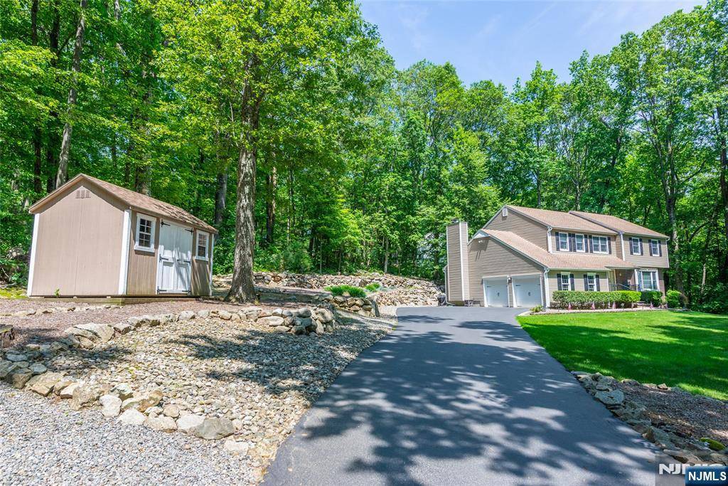Roxbury Township, NJ 07836,11 Timberline DR