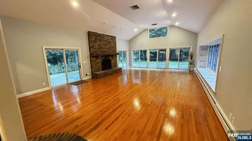 Saddle River, NJ 07458,102 Saddle River RD