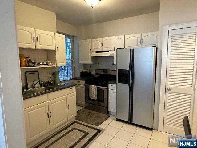 West New York, NJ 07093,6309 Boulevard East #11