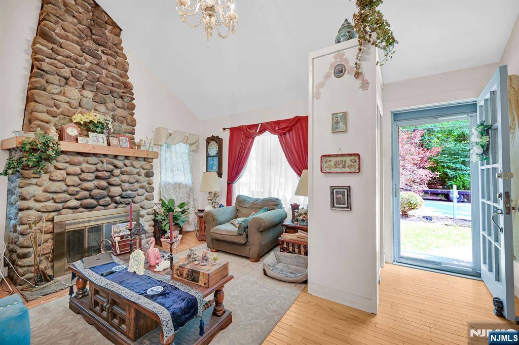 Ringwood, NJ 07456,117 Lakeview AVE