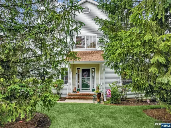 Hamburg, NJ 07419,17 Willow CIR #1004