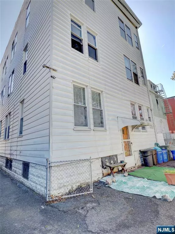 Irvington, NJ 07111,16 Allen ST