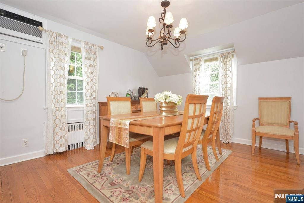 Ridgewood, NJ 07450,408 Eton CT