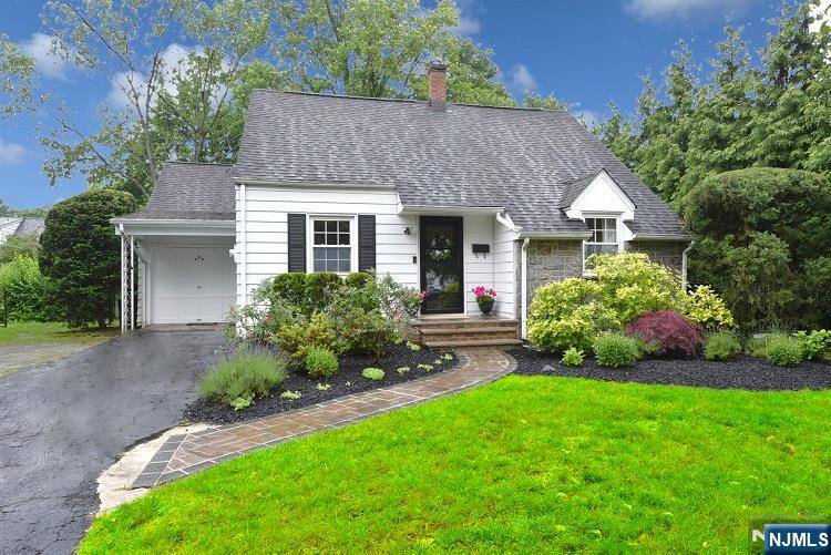 Ridgewood, NJ 07450,408 Eton CT