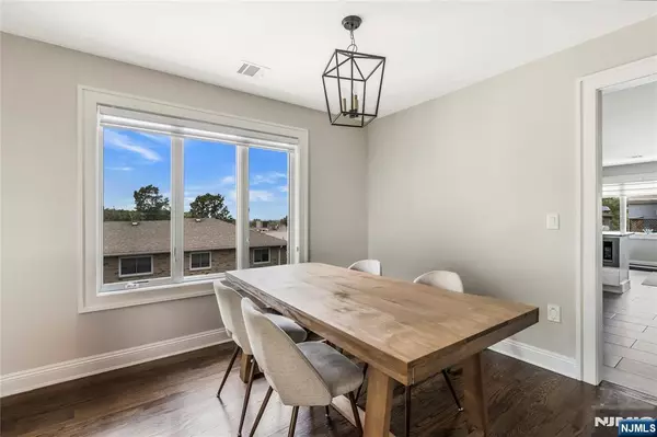 Ridgefield, NJ 07657,499 Sunset TER #B