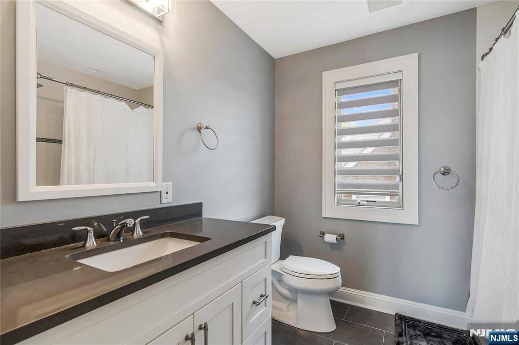 Ridgefield, NJ 07657,499 Sunset TER #B