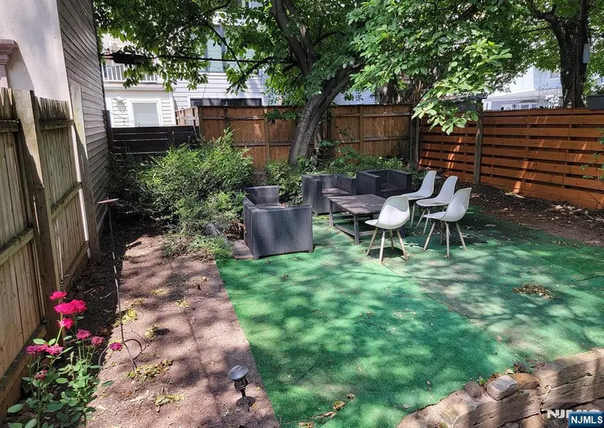 300 2nd ST #2, Jersey City, NJ 07302