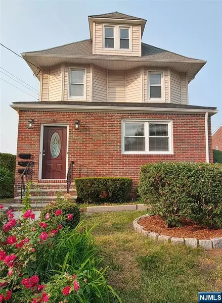 106 Clinton PL, Hackensack, NJ 07601