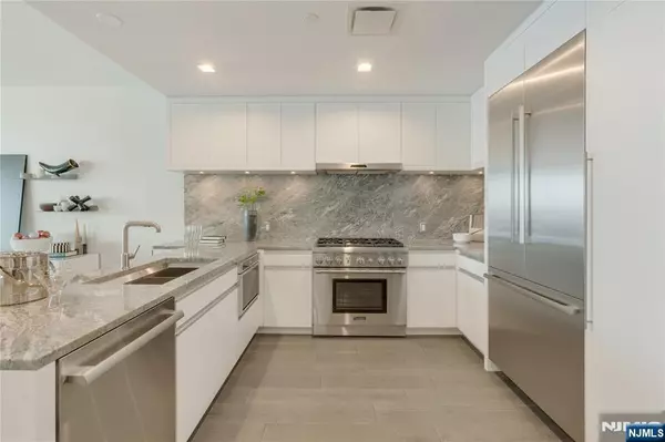 Cliffside Park, NJ 07010,320 Adolphus AVE #916