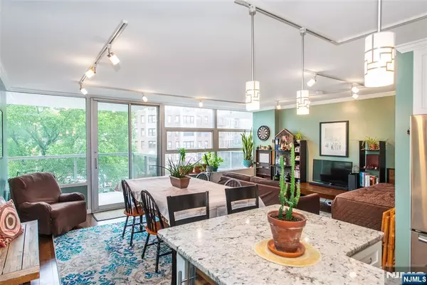 West New York, NJ 07093,6050 Boulevard East #3E