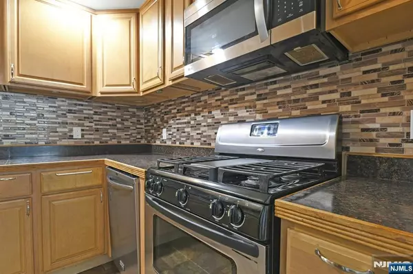 South Amboy, NJ 08879,385 Shoreland CIR