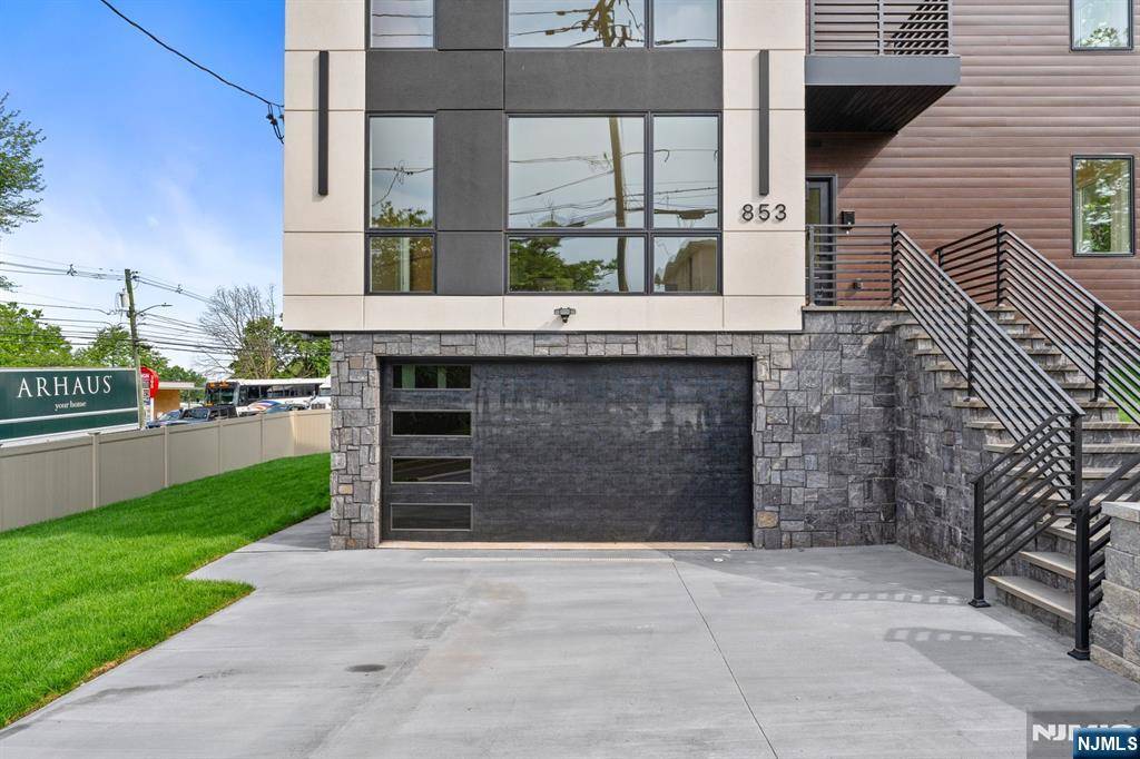 Ridgefield, NJ 07657,853 Pleasantview TER