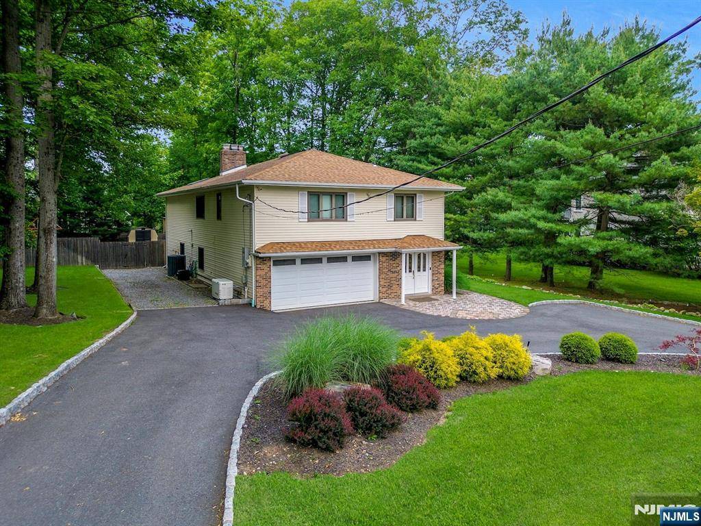 Upper Saddle River, NJ 07458,81 Locust LN