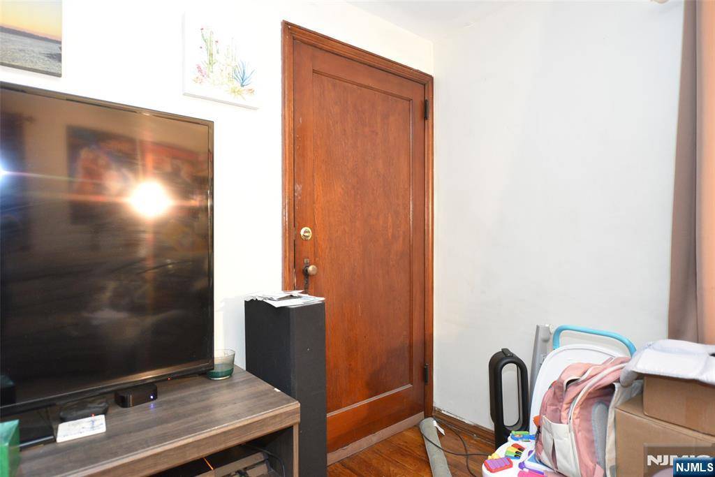 Lodi, NJ 07644,8 Charles CT