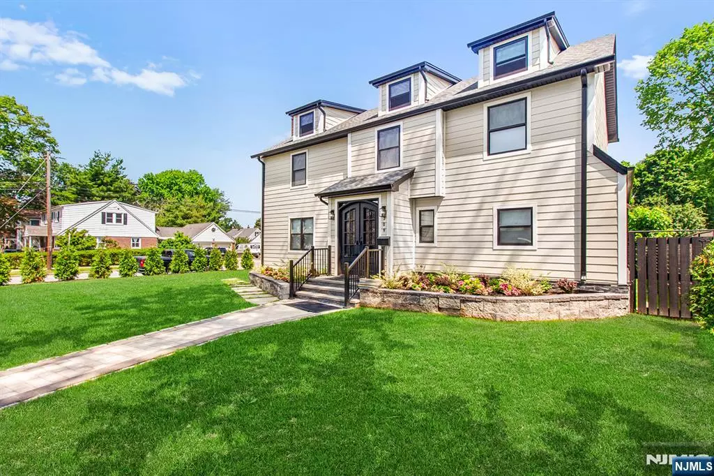 Bergenfield, NJ 07621,309 Clinton AVE