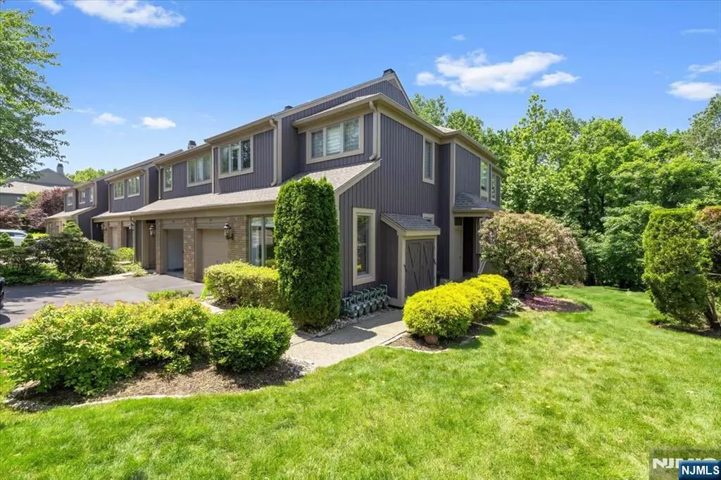 Mahwah, NJ 07430,289 Vista View DR