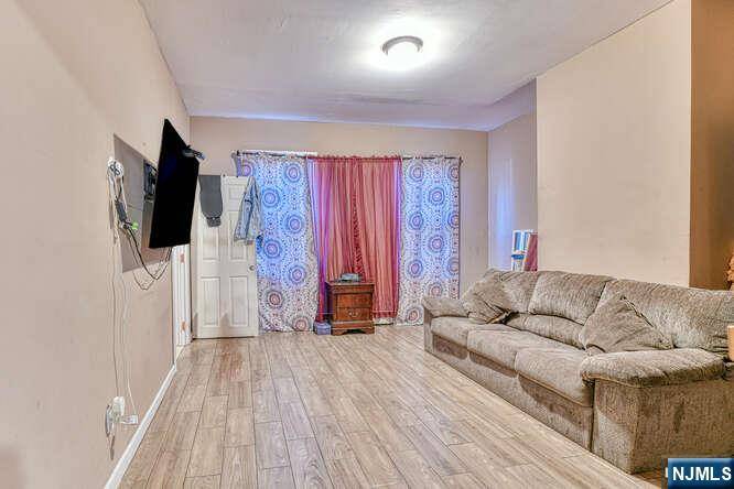 Paterson, NJ 07522,90-92 N 3rd ST