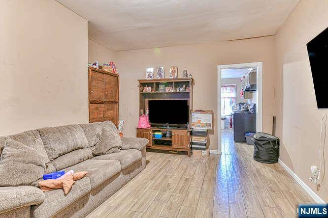 Paterson, NJ 07522,90-92 N 3rd ST