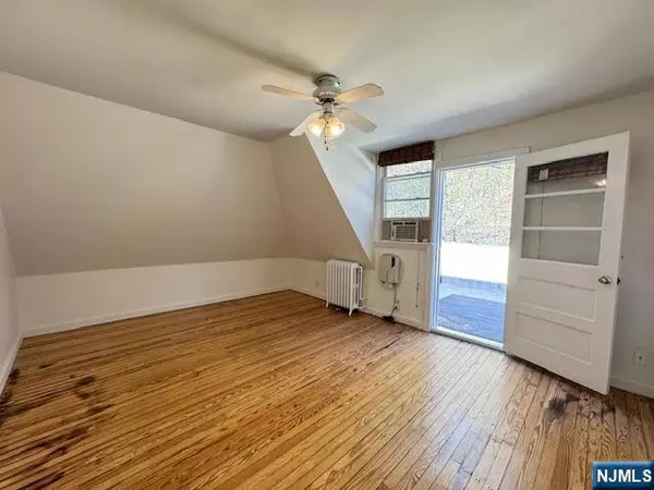 Edgewater, NJ 07020,798 Undercliff AVE