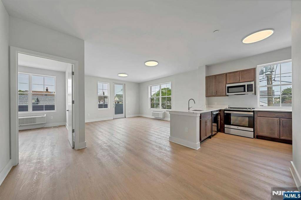 1 Center ST #305, Clifton, NJ 07011