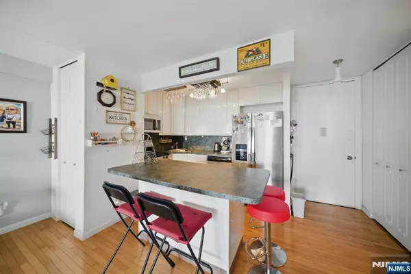 Fort Lee, NJ 07024,555 North AVE #25L