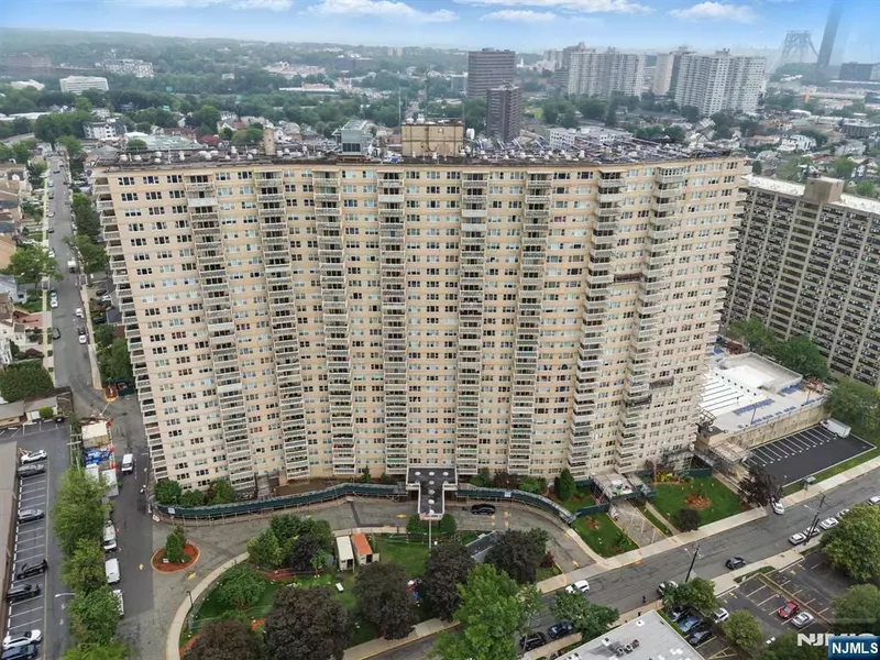 555 North AVE #25L, Fort Lee, NJ 07024