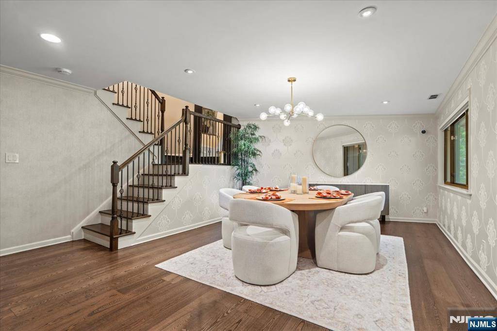498 Teal PLZ, Secaucus, NJ 07094