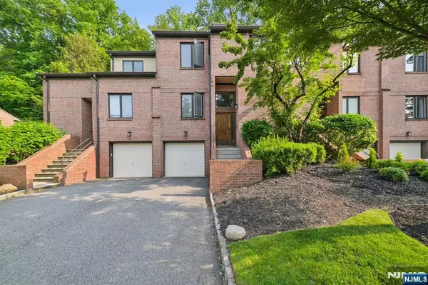 30 Andrea DR #30, Caldwell, NJ 07006