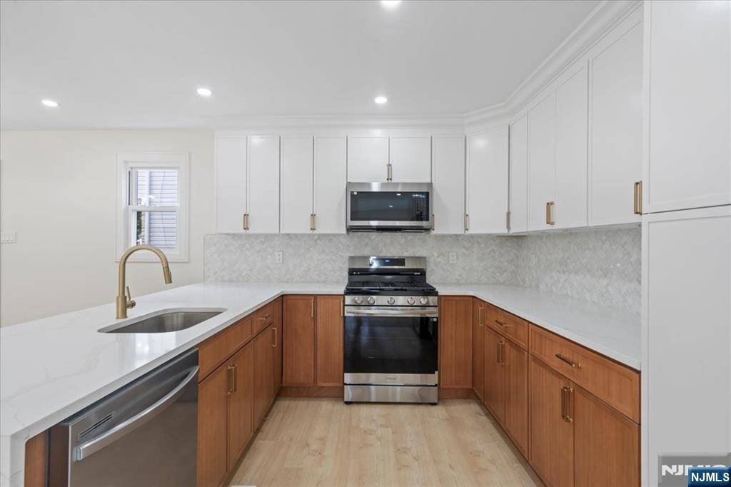 Dumont, NJ 07628,48 Hickory ST