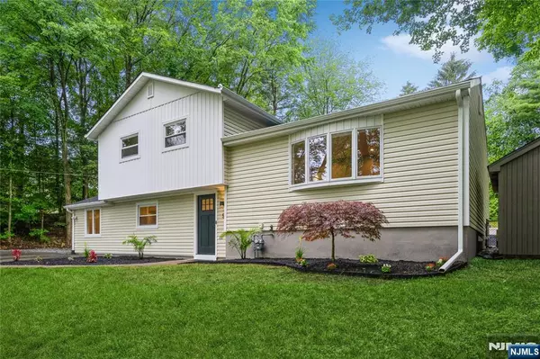West Milford, NJ 07480,9 Somerset PL