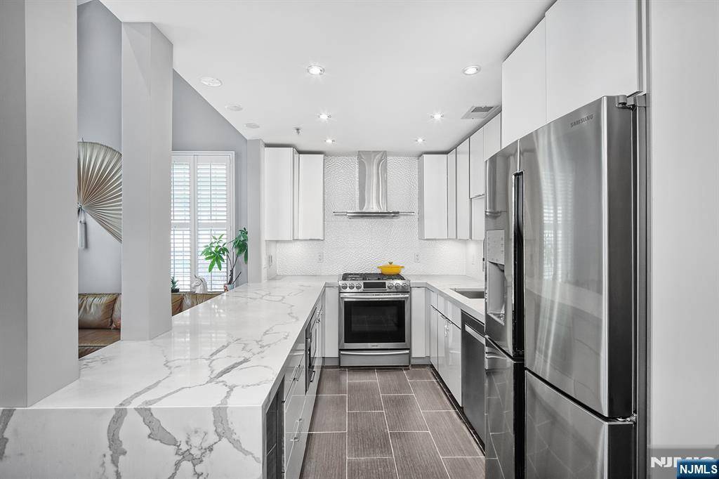 Guttenberg, NJ 07093,116 Abbie CT