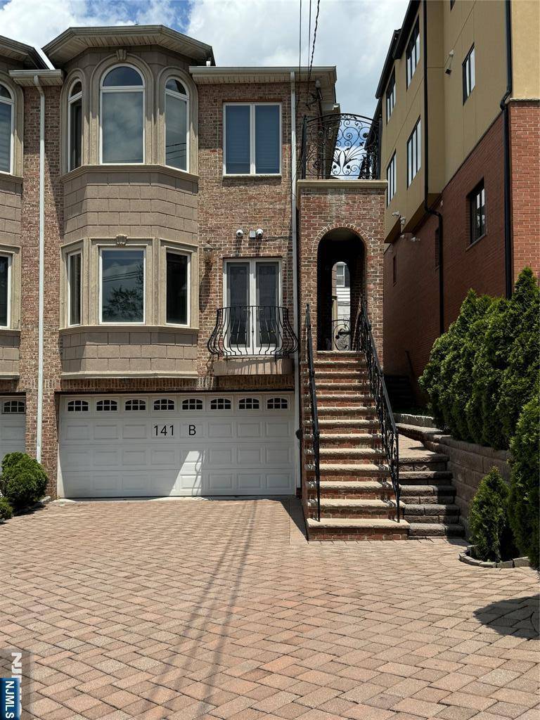 141 E Edsall BLVD, Palisades Park, NJ 07650