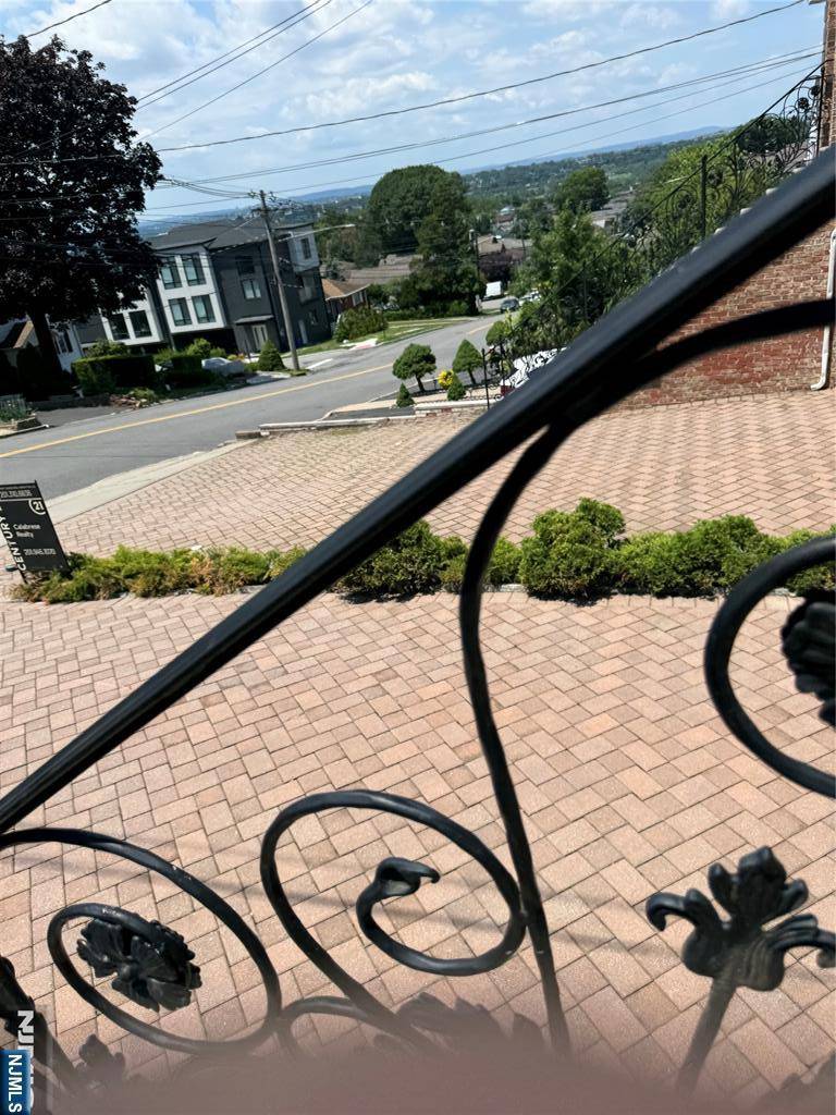 Palisades Park, NJ 07650,141 E Edsall BLVD