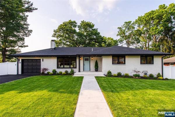 12 Hillcrest DR, Little Falls, NJ 07424