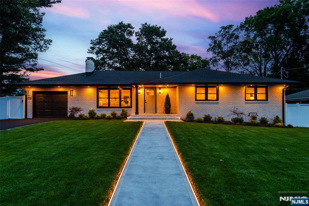 Little Falls, NJ 07424,12 Hillcrest DR