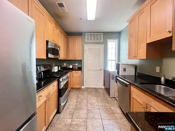 Harrison, NJ 07029,200 Dey ST #283