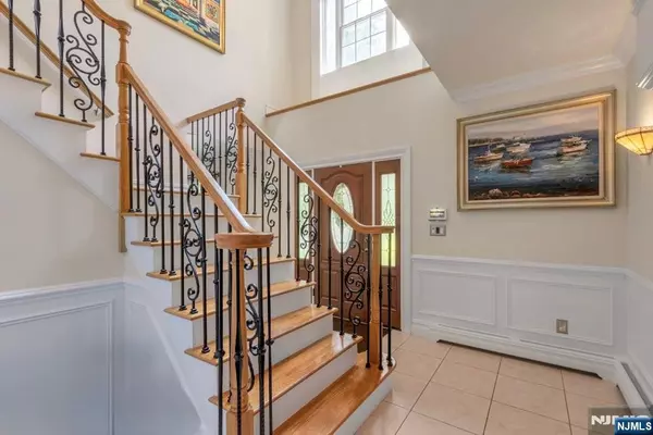 Norwood, NJ 07648,9 Meadow LN