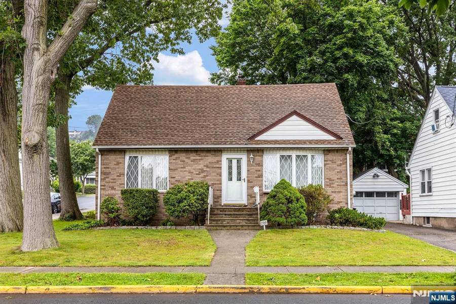 700 9th ST, Carlstadt, NJ 07072