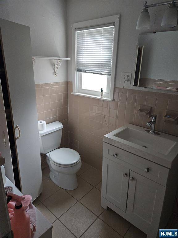 Lodi, NJ 07644,208 Farnham AVE #1R