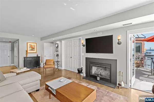 Edgewater, NJ 07020,403 Jefferson CT #3