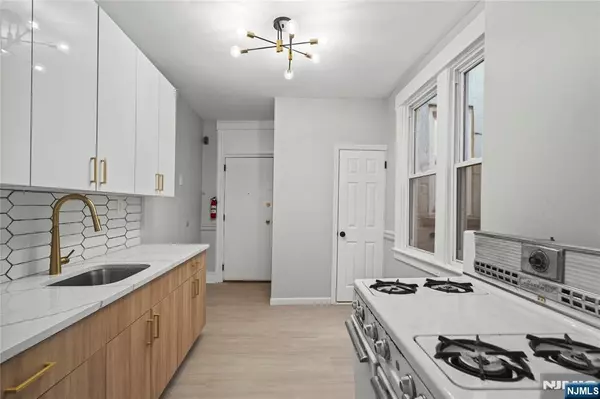 Cliffside Park, NJ 07010,263 Cliff ST
