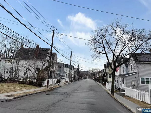 West Orange, NJ 07052,95 Mitchell ST