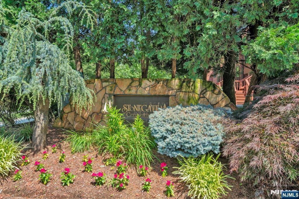 20 Sherry LN #20, Saddle Brook, NJ 07663