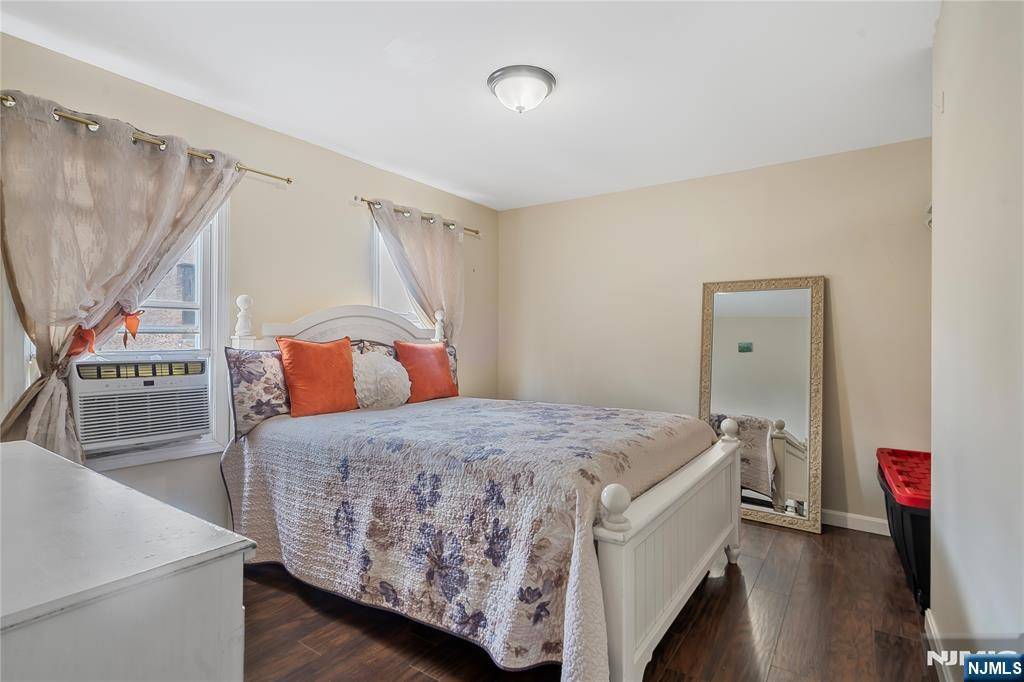 East Orange, NJ 07017,95 Hamilton ST