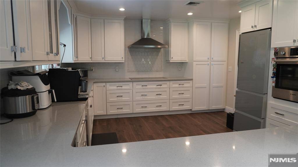 Leonia, NJ 07605,133 Reldyes AVE